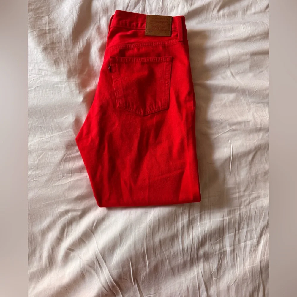 Levi's Red Straight Leg Women's Jeans - Picture 4 of 5